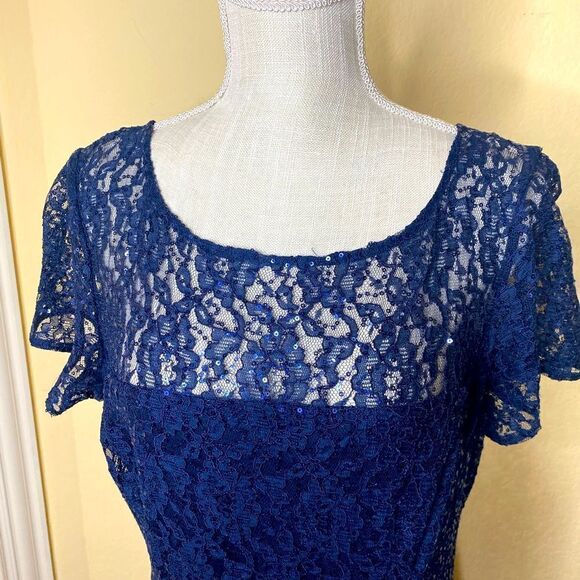 SLNY Dresses & Skirts - SLNY
Women's Short Sleeve Sheer Yoke Sequined Stretch Lace A-line Dres.